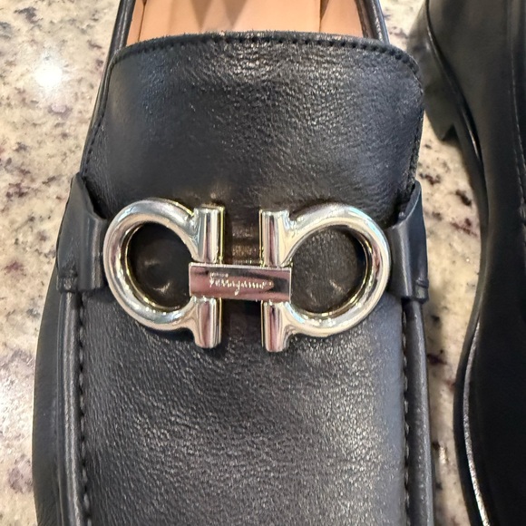 Ferragamo Black Leather Loafers with reversible Silver/Gold Gancini Buckle 11.5 - Picture 2 of 6